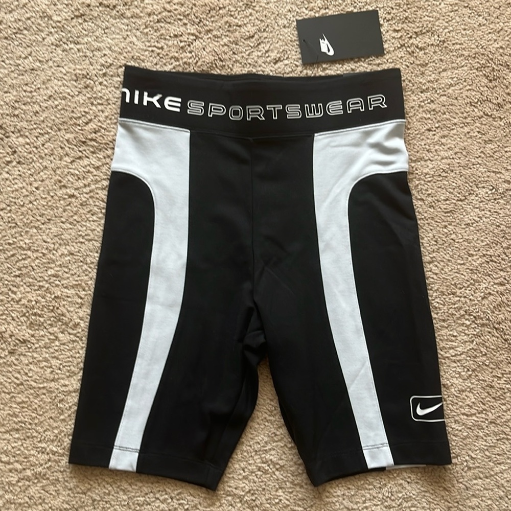 Women’s Nike bike shorts spandex, tight fit, black-and-white size extra small